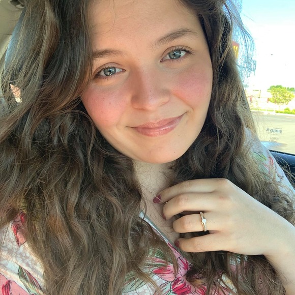 Meet your Posher, Gabrielle - Picture 1 of 1